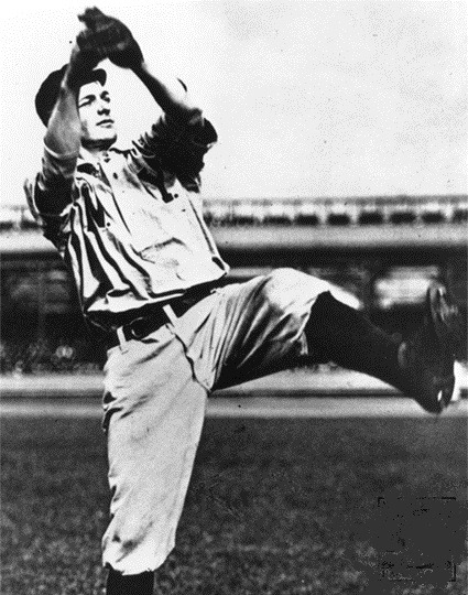 Christy Mathewson defeats the Cardinals again, beating Harry Sallee, 1 – 0. Sallee allows four hits, but the one run scores on an error and passed ball.