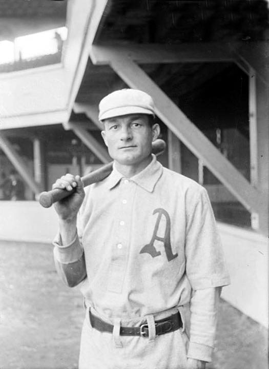 The Philadelphia Athletics sell veteran third baseman Lave Cross to the Washington Senators