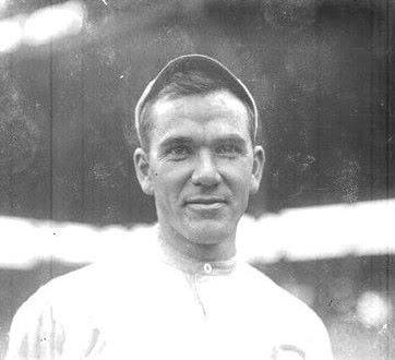 Chicago’s Doc White blanks the Browns, 2 – 0 but ends his streak   of 65 1/3 innings pitched without issuing a walk