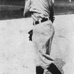 Earl Hamilton‚ in his last start of the year‚ pitches the Browns to a 6 - 4 win over the Yankees. Hamilton is 3-0 against New York this year‚ two of them one-hitters.