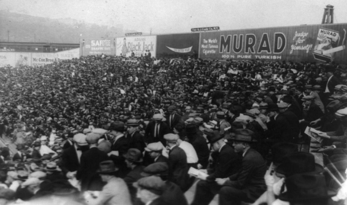 The Giants and Yankees play the first Sunday game in New York for a war charity in front of 21,000 spectators.