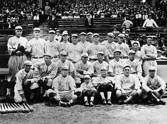 With a St. Louis record crowd of 29,000 on hand, the Browns top the Cardinals, 6 – 3, to win their City Series.