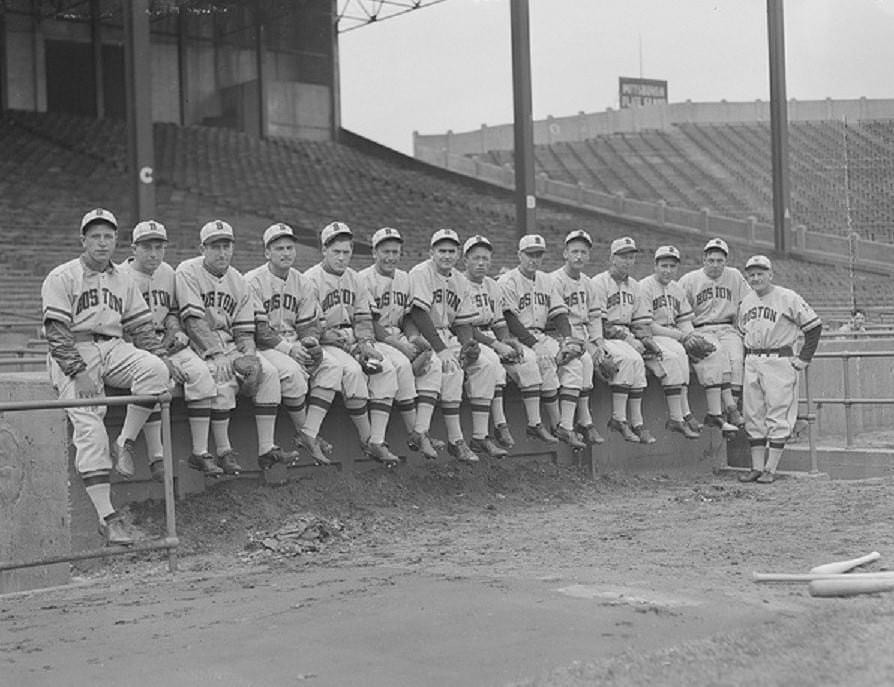 The Bees are busy clearing their pitching staff. Jim Turner goes to the Reds for 1B Les Scarsella and cash‚ while Johnny Lanning is sent to Pittsburgh for P Jim Tobin and cash.