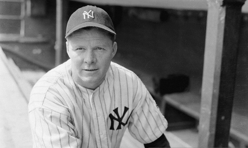 New York Yankees pitcher Spud Chandler shuts out the St. Louis Cardinals, 2 - 0 to clinch the World Series