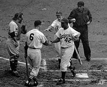 The National League defeats the American League, 3 – 2, in the 1952 All-Star Game behind the pitching of Philadelphia’s Curt Simmons and Cub Bob Rush in Philadelphia. The game is ended after five innings because of rain. Cub Hank Sauer’s homer with Stan Musial aboard in the 4th proves to be the deciding run.