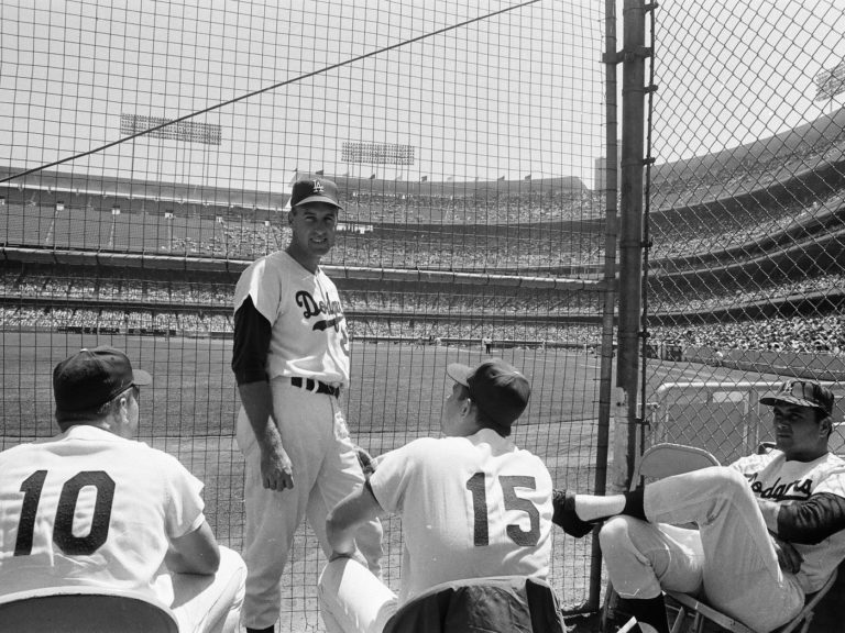 The Chicago Cubs acquire outfielder Jim Hickman and relief pitcher Phil Regan from the Los Angeles Dodgers