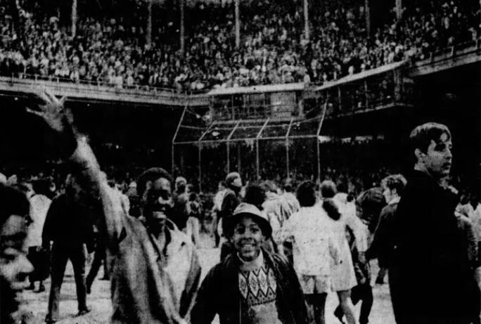 Phillies beat Expos in last game at Connie Mack Stadium