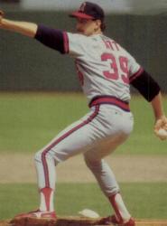 On the final day of the season, Mike Witt uses only 97 pitches to retire 27 consecutive hitters. The Angels’ hurler throws the perfect game against the Rangers and beats Charlie Hough on an unearned run, 1-0.