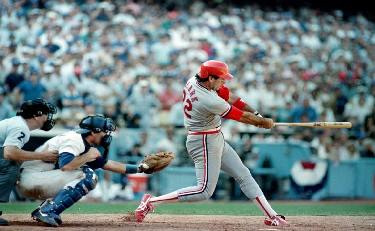 Jack Clark hits a three-run home run with two outs in the ninth inning, giving the St. Louis Cardinals a 7-5 victory