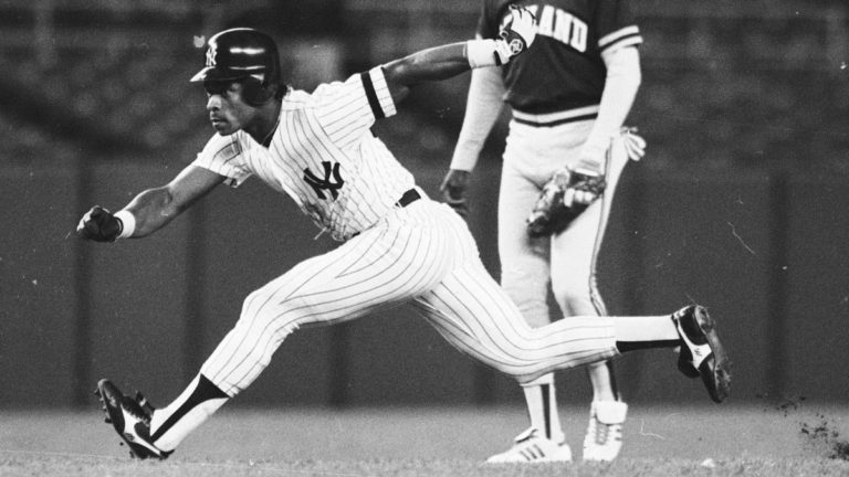 Rickey Henderson of the New York Yankees gets his his 800th career stolen base 