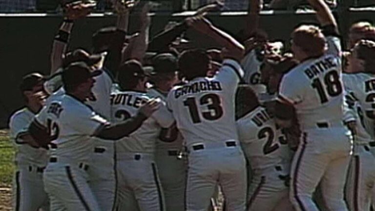 The Giants win their first National League pennant since 1962 by defeating the Cubs, 3 – 2, in Game 5 of the NLCS