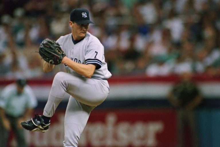 New York Yankees re-sign free agent right-hander David Cone