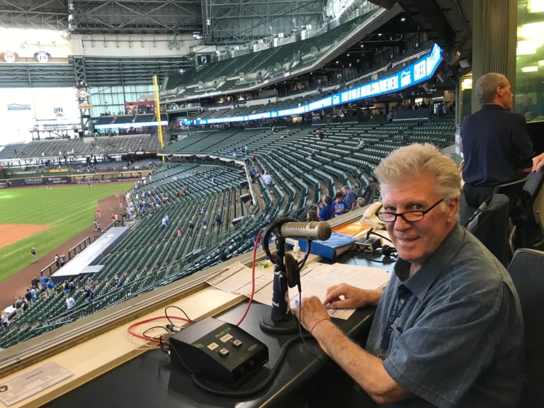 Bob Betts, the public address announcer with Milwaukee Brewers dies at the age of 70