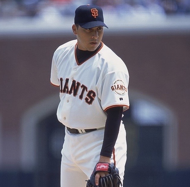 After bringing the Giants to the brink of a world championship, Russ Ortiz (14-10, 3.78) is traded by San Francisco to the Braves for sophomore southpaw Damian Moss (12-6, 4.11) and minor league prospect Manuel Mateo. The 27-year old right-hander left Game 6 of the World Series with 5 – 0 lead, but the Giants bullpen was unable to hold the lead and lost the series to the Angels in seven games.