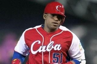 Oakland signs OF Yoenis Cespedes to a four-year contract worth $36 million