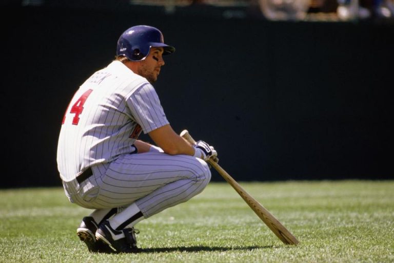 The Twins lose Kent Hrbek, who dislocates his left shoulder diving for a ball for 6 weeks