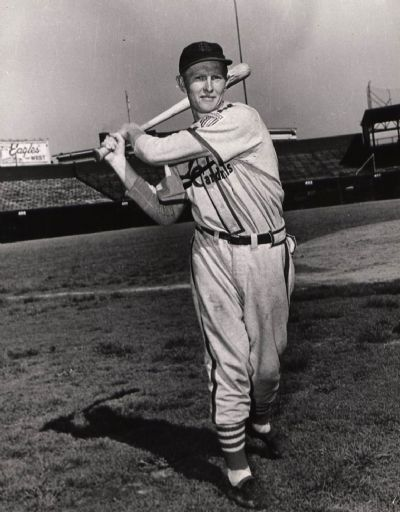 Red Schoendienst hits home runs from both the left and right side of the plate