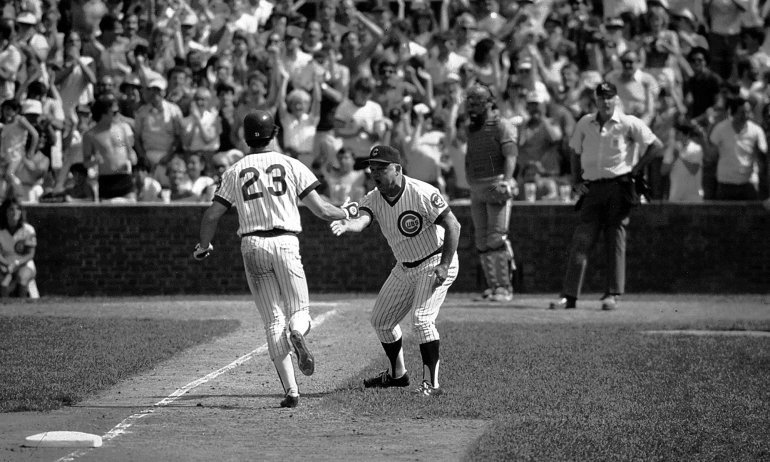 Ryne Sanberg breaks Joe morgan homerun record