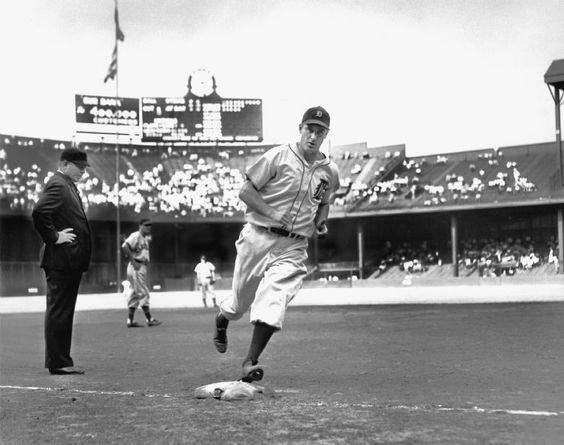 Greenberg blasts his 43 homerun