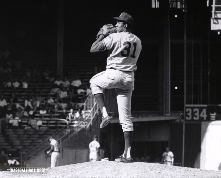 Johnny Edwards takes Ferguson Jenkins deep to stop the Cubs, 3-2, in eleven innings