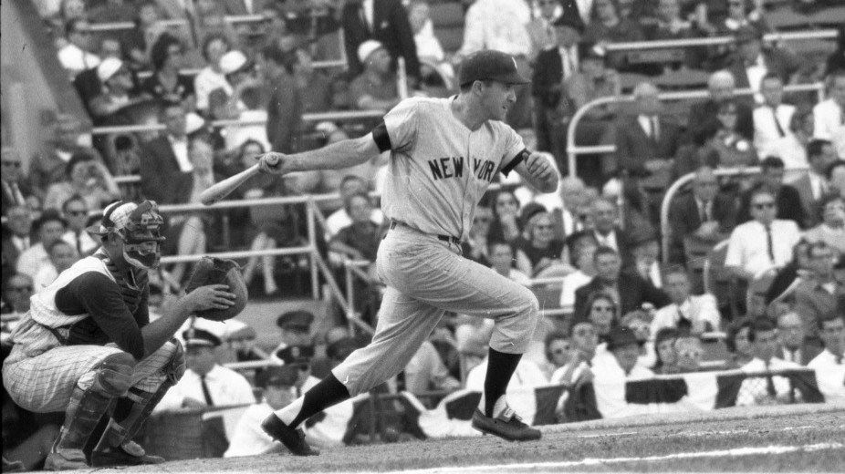 Johnny Blanchard ties a major-league record by hitting his 4th home runs in four at bats over three games. He drives in four of the Yankee runs in a 5 - 2 victory over the White Sox at Yankee Stadium. New York manages just six hits but four are homers, including one by Mickey Mantle following Blanchard's 1st-inning clout. Blanchard will end the year with 21 homers in 243 at bats, the first player in history to hit 20 or more in fewer than 250 at bats.