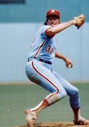 Steve Carlton fans 12 Expos in 10 innings to break Bob Gibson’s National League strikeout record