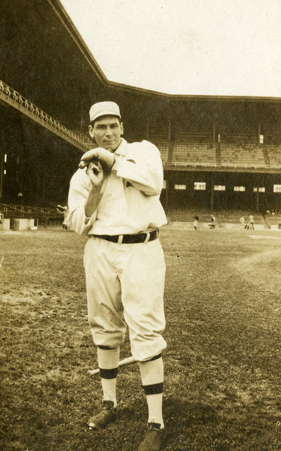 In St. Louis, the Browns' Willie Sudhoff and the A's Chief Bender face off for 10 innings without either team scoring. The game ends in a tie.