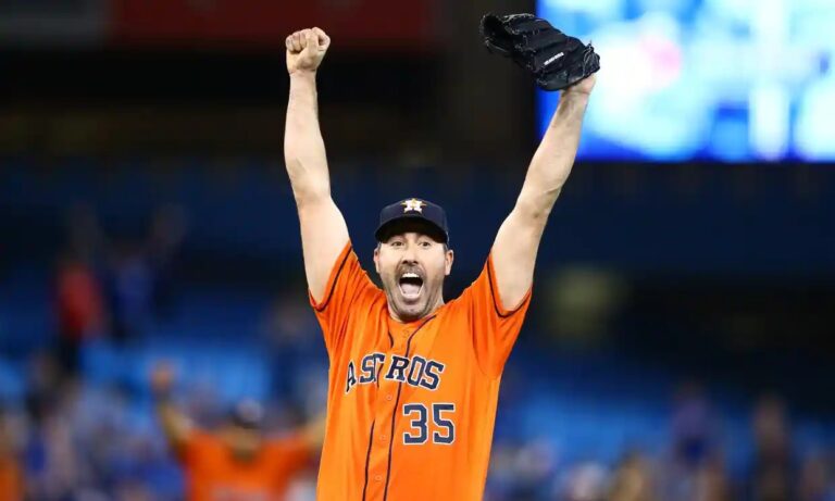 Justin Verlander pitches the third no-hitter