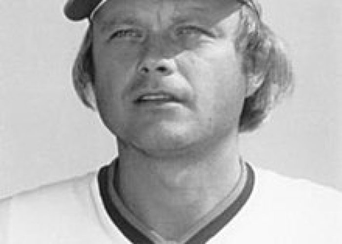 220px-Joe_Niekro_-_Houston_Astros_-_1976