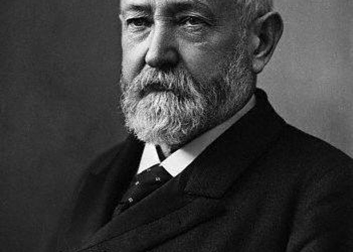 Benjamin Harrison became the first U.S. President to attend a major league game as he watches the Cincinnati Reds defeat the hometown Washington Senators