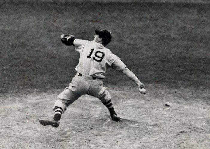Bob Feller fans 11 White Sox