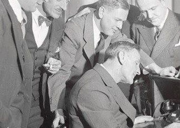 Casey Stengel signs with dodgers
