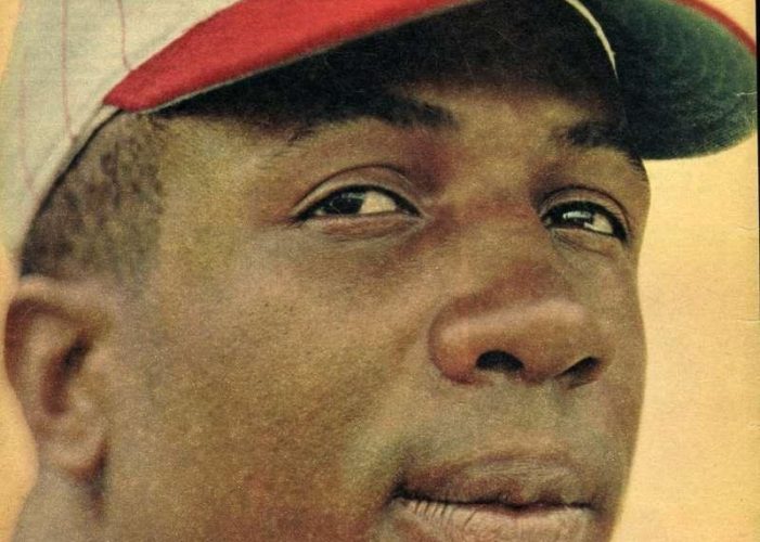 Frank Robinson Autographed Picture - Vintage Coa 8x10 Reds - JSA Certified