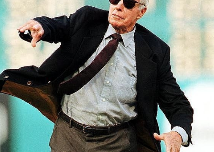Hall_of_Famer_Joe_DiMaggio_throws_out_the_first_ball_at_Joe_Robbie_Stadium