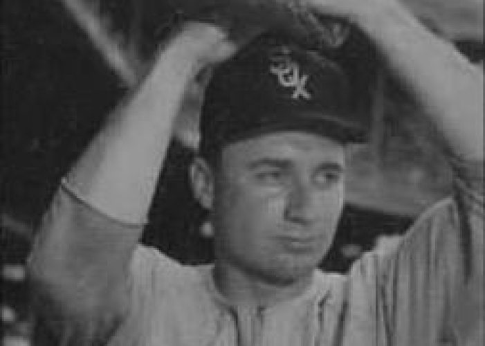 Lou Kretlow fashions his second consecutive two-hitter, as the White Sox down New York, 7 - 0