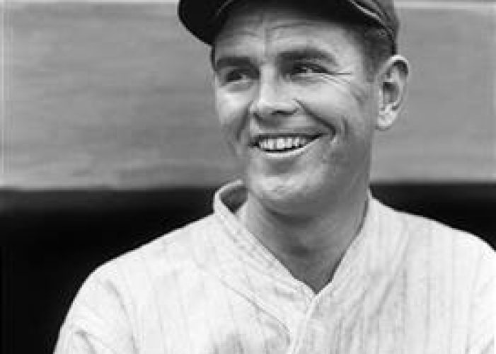 Reds righthander Pete Donohue beats the Phillies,