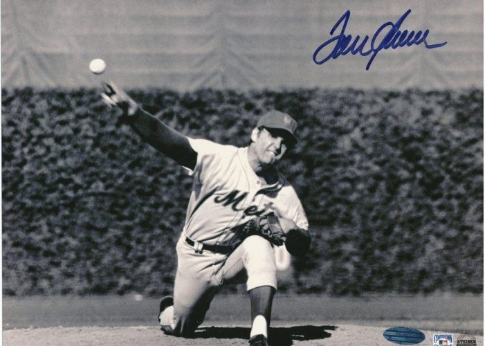 Tom Seaver Autographed Photograph - NY 8x10 B W 141073 - Steiner Sports Certified